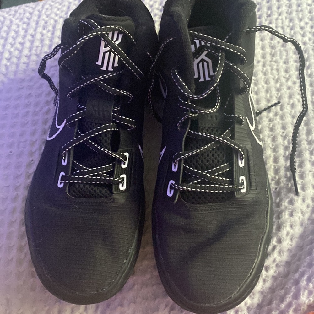 Nike Kyrie Flytrap Men’s Size 8 black